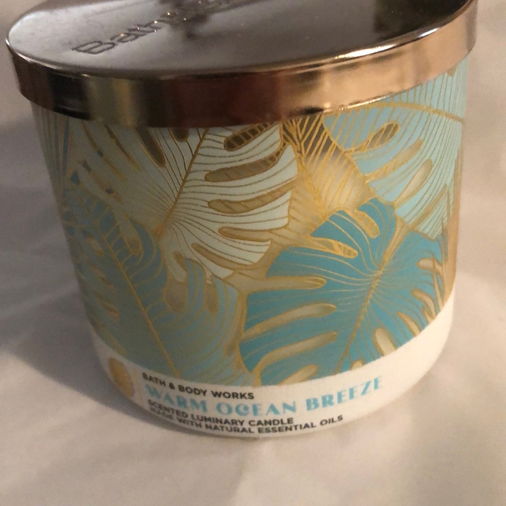 NWT Bath & Body Works Warm ocean breeze 3 wick candle.